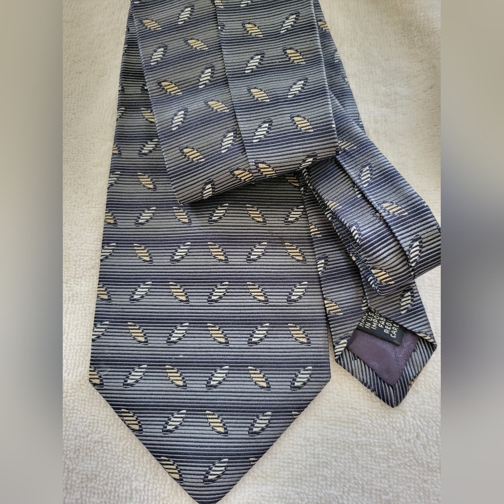 Roundtree & Yorke Tie